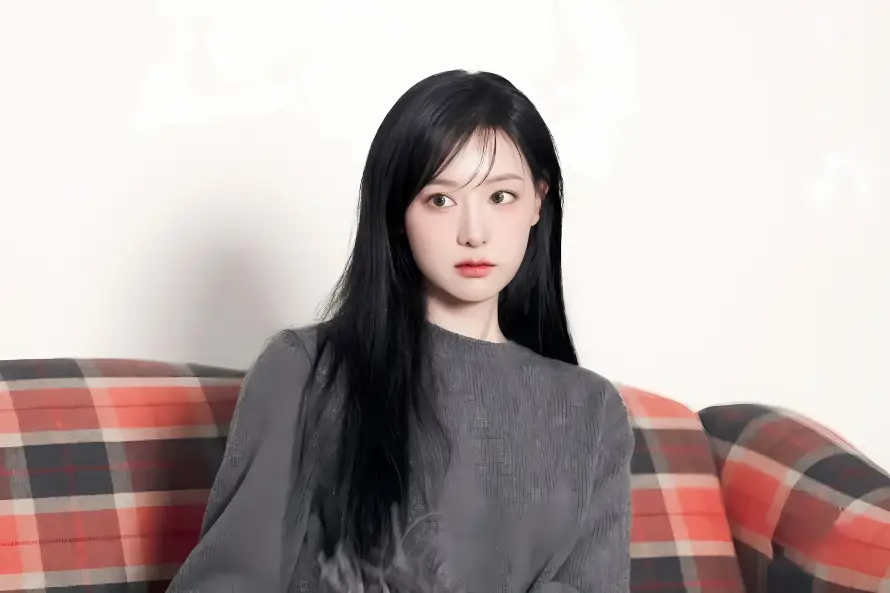 4k室内壁纸 - 沙发 - 长发 - 金智媛「哲风壁纸」