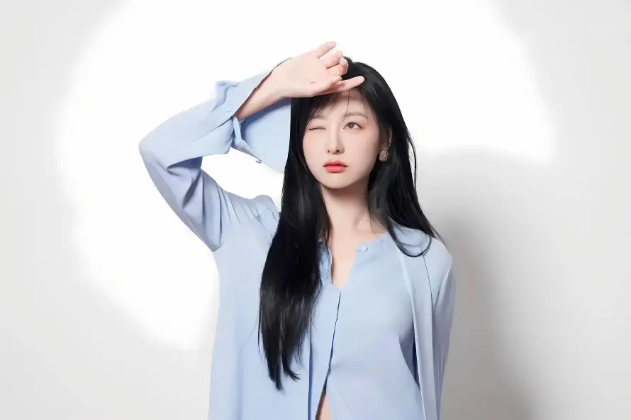 3k气质壁纸-金智媛与衬衣-简约背景热门的壁纸「哲风壁纸」