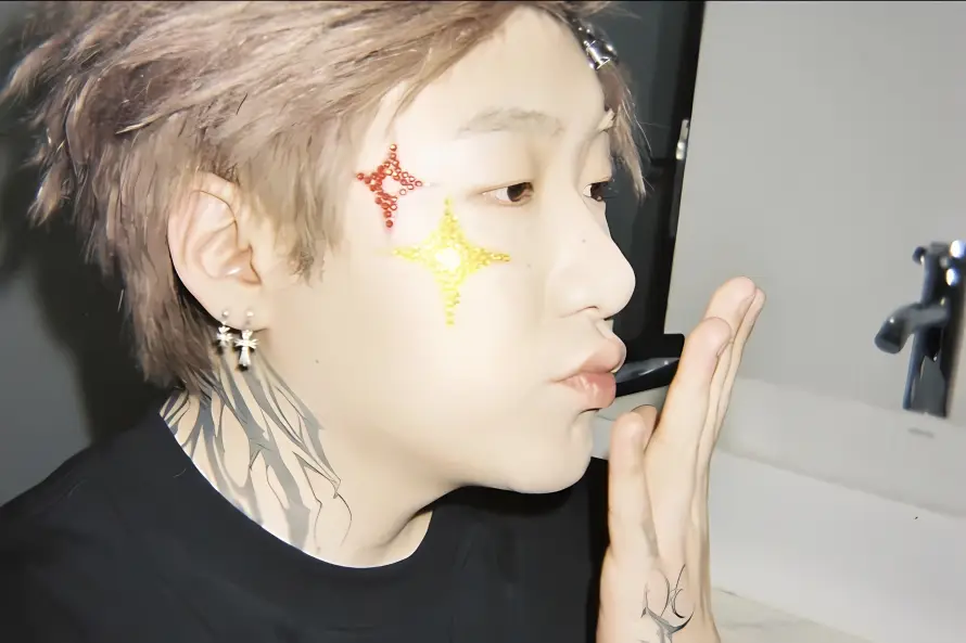 4k纹身壁纸 - 耳饰 - 星星妆容 - 浴室背景「哲风壁纸」