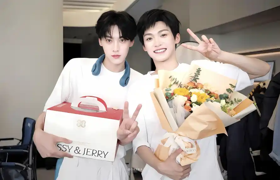 4k室内壁纸 - 梓渝 - 花束 - 逆爱「哲风壁纸」 4k室内壁纸 - 梓渝 - 花束 - 逆爱「哲风壁纸」