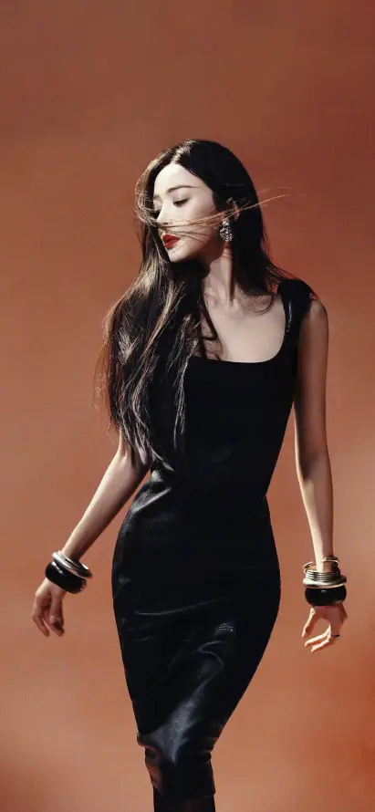 4k手镯壁纸 - 偏红背景 - 手机壁纸 - 时尚穿搭「哲风壁纸」