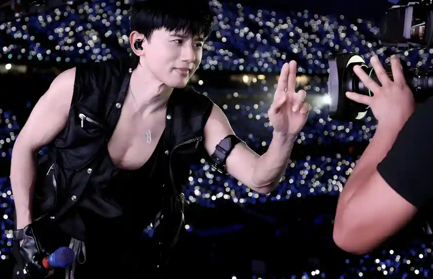 4k互动壁纸 - 张杰 - 肌肉 - 应援灯「哲风壁纸」 4k互动壁纸 - 张杰 - 肌肉 - 应援灯「哲风壁纸」