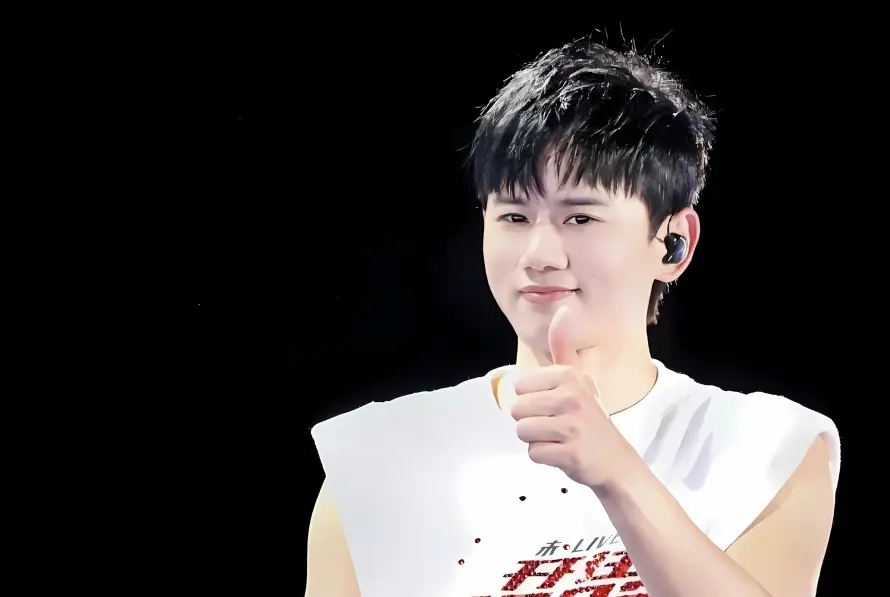 4k张杰壁纸 - 歌手 - 耳麦 - 大头照「哲风壁纸」 4k张杰壁纸 - 歌手 - 耳麦 - 大头照「哲风壁纸」