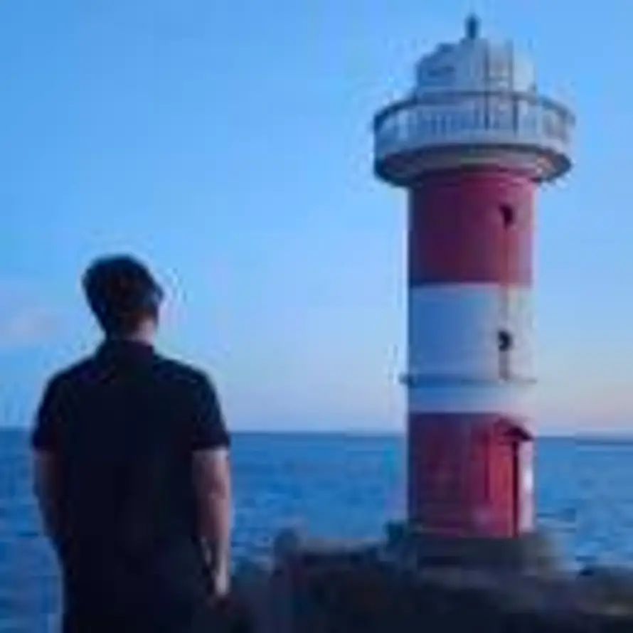 就是小何-10％的头像