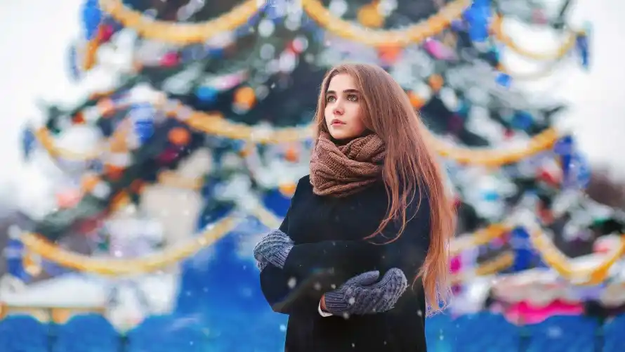 4k2K壁纸 - 冬日 - 美女 - 圣诞树「哲风壁纸」 4k2K壁纸 - 冬日 - 美女 - 圣诞树「哲风壁纸」