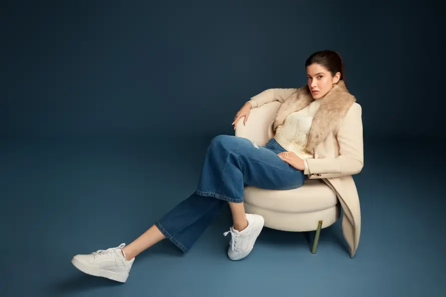 4k2K壁纸 - 白鞋 - 美女 - 牛仔裤「哲风壁纸」 4k2K壁纸 - 白鞋 - 美女 - 牛仔裤「哲风壁纸」