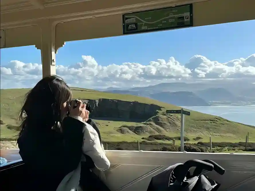 4k火车壁纸 - 蓝天 - 湖水 - ins风「哲风壁纸」