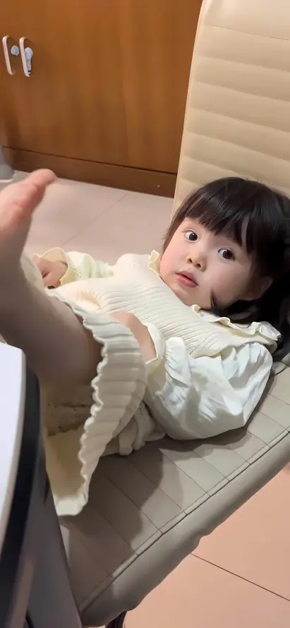 4k可爱壁纸 - 室内 - 童装 - 萌娃「哲风壁纸」