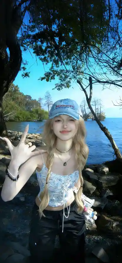 4k夏天壁纸 - 湖水 - 湖边 - 美女「哲风壁纸」