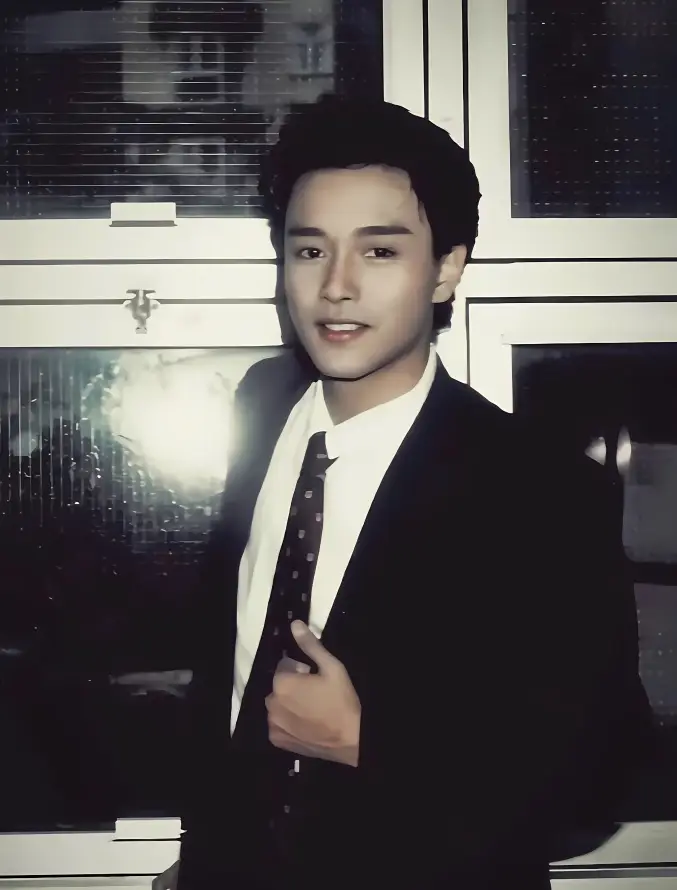 4k复古壁纸 - 港风 - 男神 - 西装「哲风壁纸」