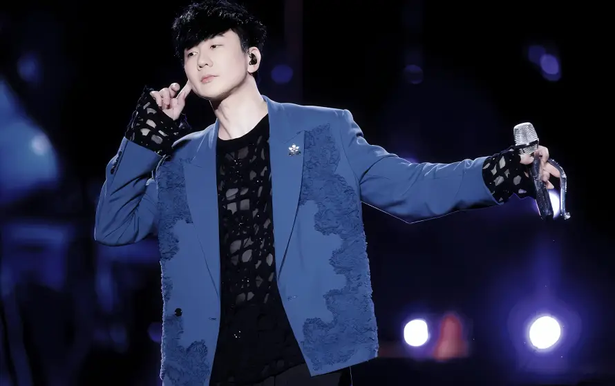 4k歌手壁纸 - 舞台 - 蕾丝 - 西装「哲风壁纸」 4k歌手壁纸 - 舞台 - 蕾丝 - 西装「哲风壁纸」