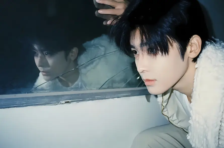 4k冷峻壁纸 - 反光 - 时尚 - 镜子「哲风壁纸」