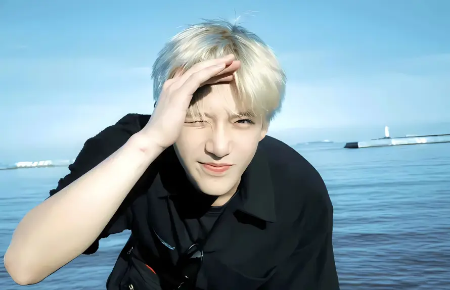 4k海边壁纸 - 蓝天 - 银发 - 黑衣「哲风壁纸」 4k海边壁纸 - 蓝天 - 银发 - 黑衣「哲风壁纸」