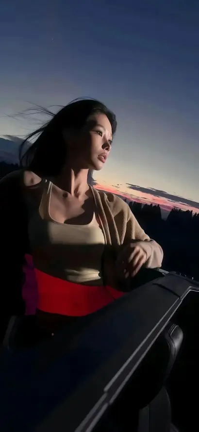 4k休闲穿搭壁纸 - 户外美女 - 日落背景 - 黄昏风景「哲风壁纸」