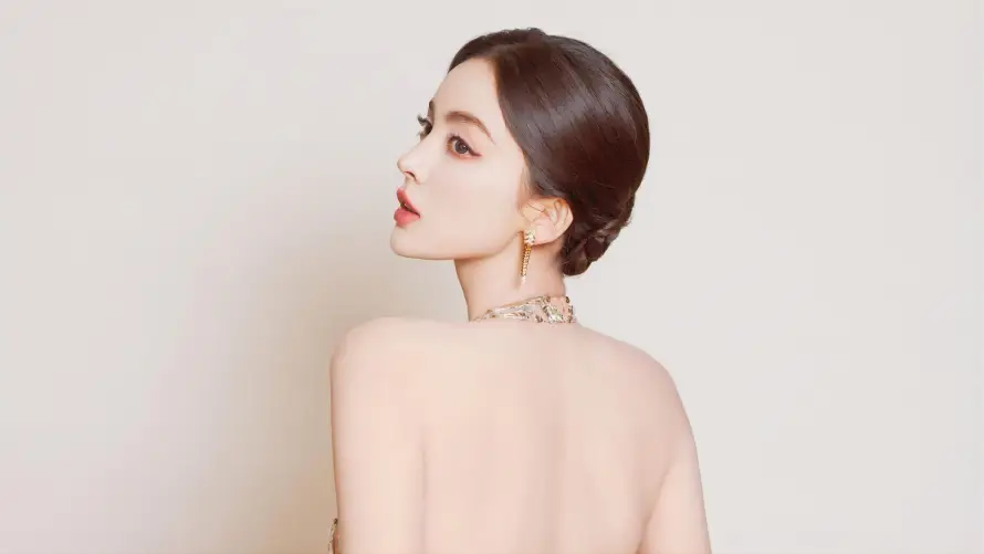 4k妆容壁纸 - 盘发 - 露背 - 项链「哲风壁纸」 4k妆容壁纸 - 盘发 - 露背 - 项链「哲风壁纸」