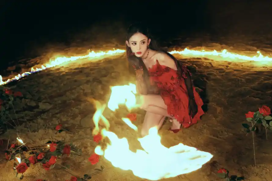 4k暗色壁纸 - 火焰 - 红衣 - 艺术「哲风壁纸」 4k暗色壁纸 - 火焰 - 红衣 - 艺术「哲风壁纸」