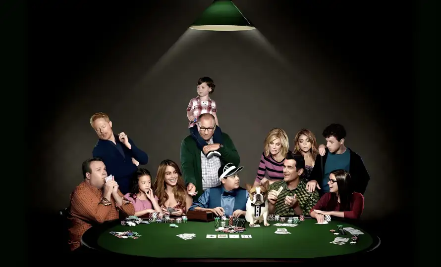 4k美剧壁纸 - 赌桌 - 家庭群像 - 摩登家庭「哲风壁纸」