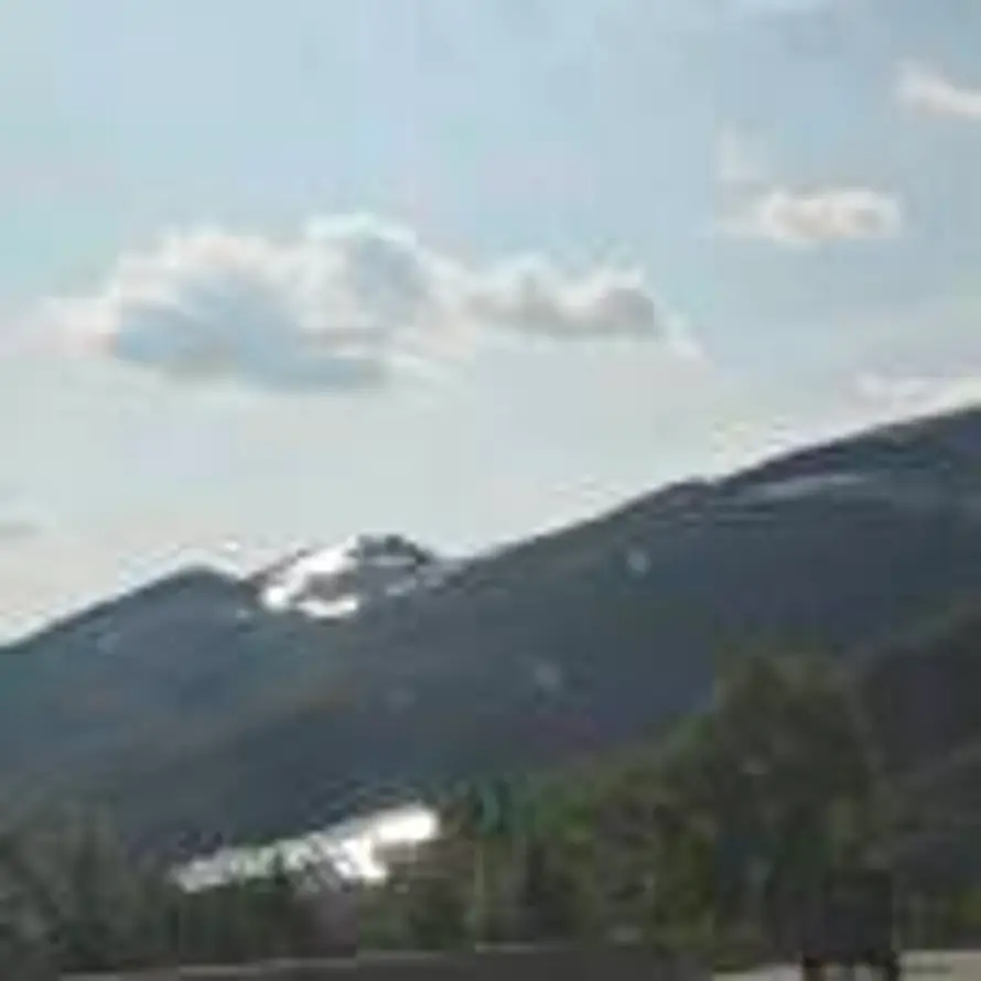 烟花汇成河的头像