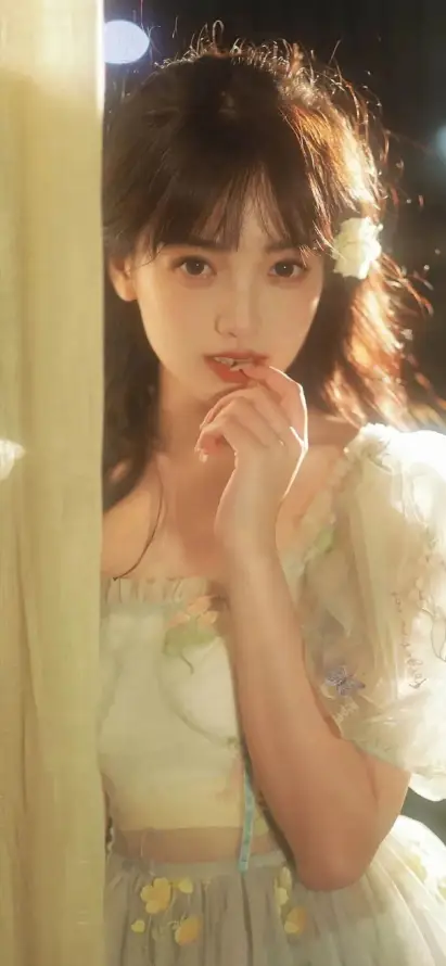 4k温柔壁纸 - 泡泡袖 - 手机壁纸 - 花朵发饰「哲风壁纸」