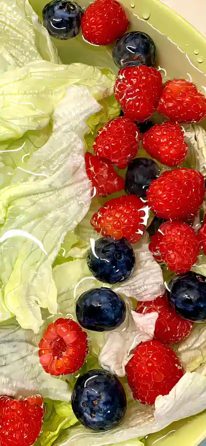 4k新鲜壁纸 - 果蔬 - 树莓 - 生菜「哲风壁纸」