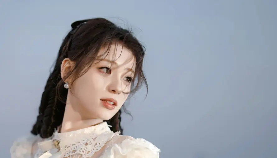 4k美女壁纸 - 白衣美女 - 精致妆容 - 蕾丝服饰「哲风壁纸」