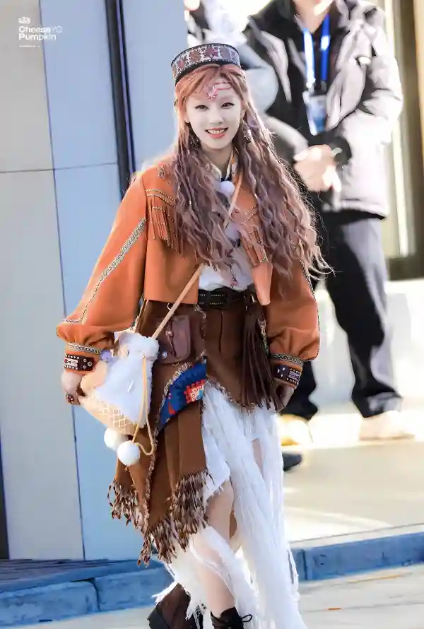 4k宋雨琦壁纸 - 时尚造型 - 街头风格 - 民族特色「哲风壁纸」