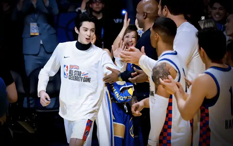 4k互动壁纸 - 球员 - 篮球 - 赛场「哲风壁纸」 4k互动壁纸 - 球员 - 篮球 - 赛场「哲风壁纸」