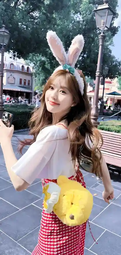 4k自拍壁纸 - 红格裙 - 赵露思 - 兔耳发箍「哲风壁纸」