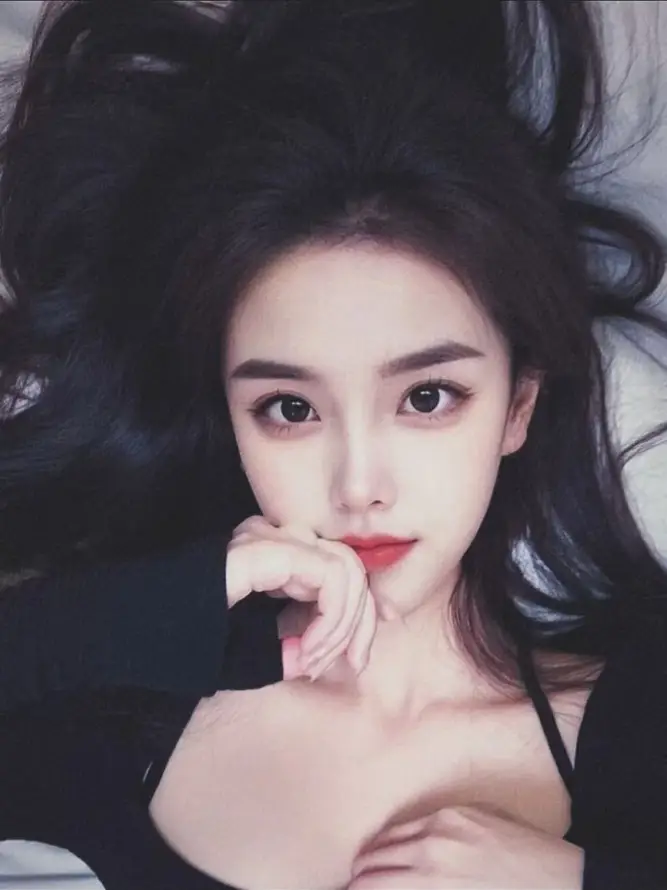 4k红唇壁纸 - 美女 - 黑衣 - Ios「哲风壁纸」