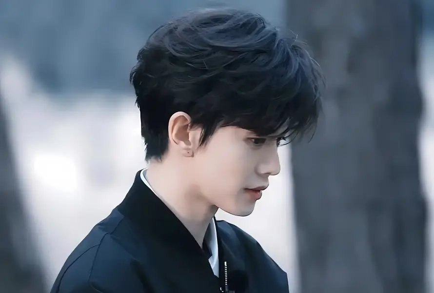 4k侧脸壁纸 - 户外 - 明星 - 短发「哲风壁纸」