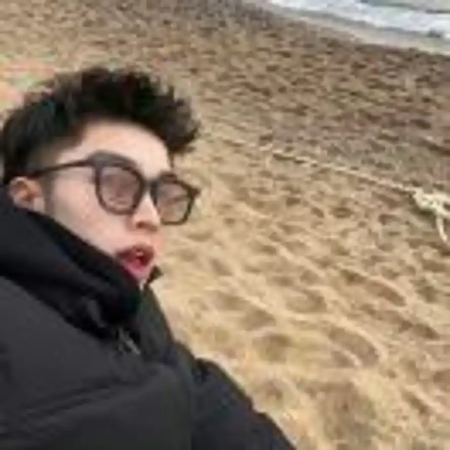 黄子麒.\商k（BOTTLE CLUB的头像