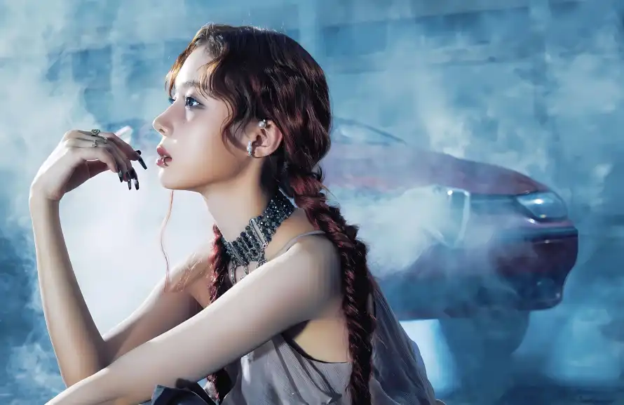 4k烟雾壁纸 - 项链 - 金玟庭 - 双麻花辫「哲风壁纸」