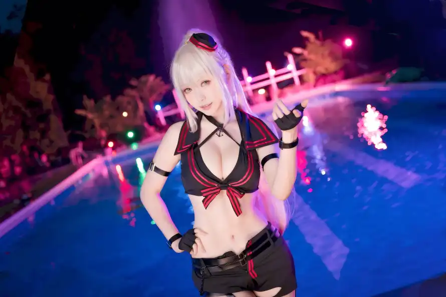 4k泳池壁纸 - 白发 - 红衣 - 美女「哲风壁纸」