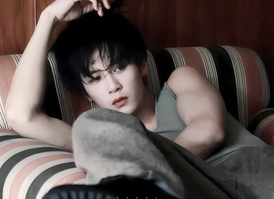 4k肌肉壁纸 - 背心 - 放松 - 沙发「哲风壁纸」