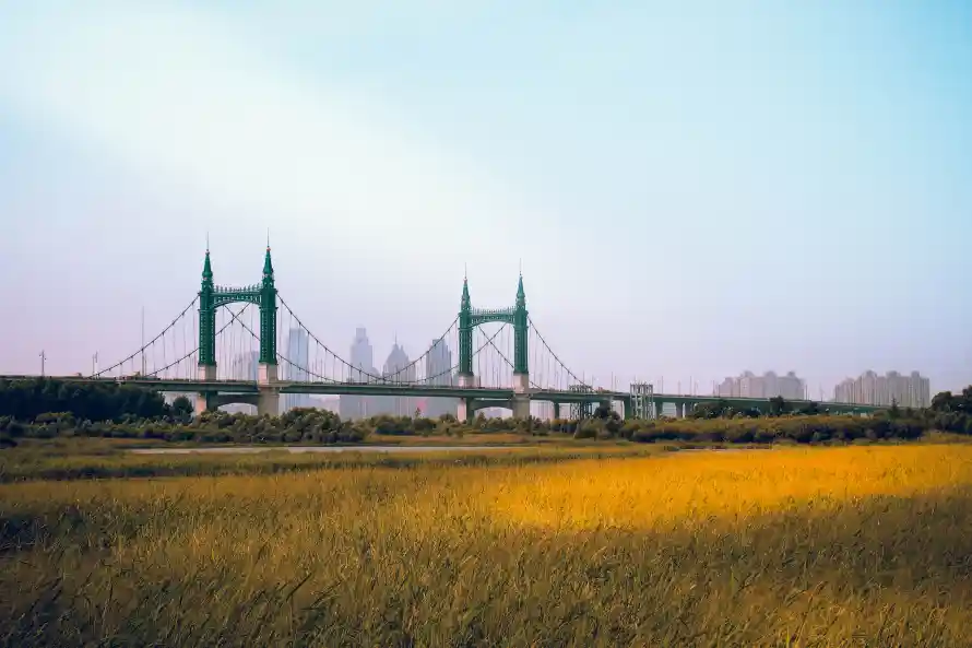 4k城市壁纸 - 桥 - 草地 - 蓝天「哲风壁纸」 4k城市壁纸 - 桥 - 草地 - 蓝天「哲风壁纸」