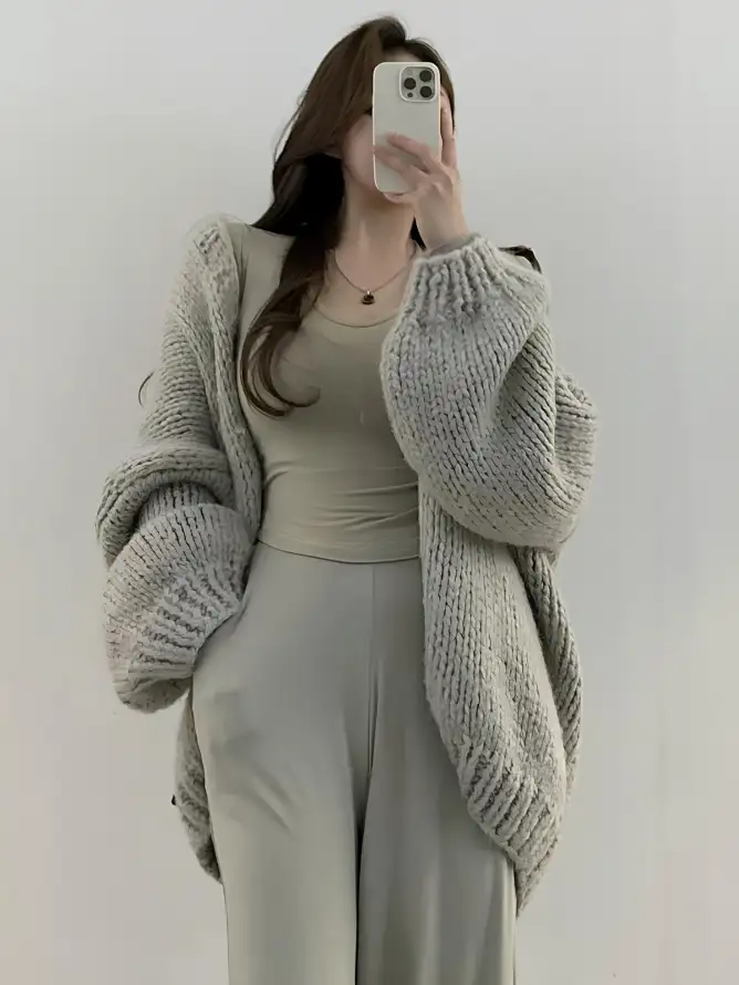 4k时尚壁纸 - 美女 - 自拍 - 简约背景「哲风壁纸」