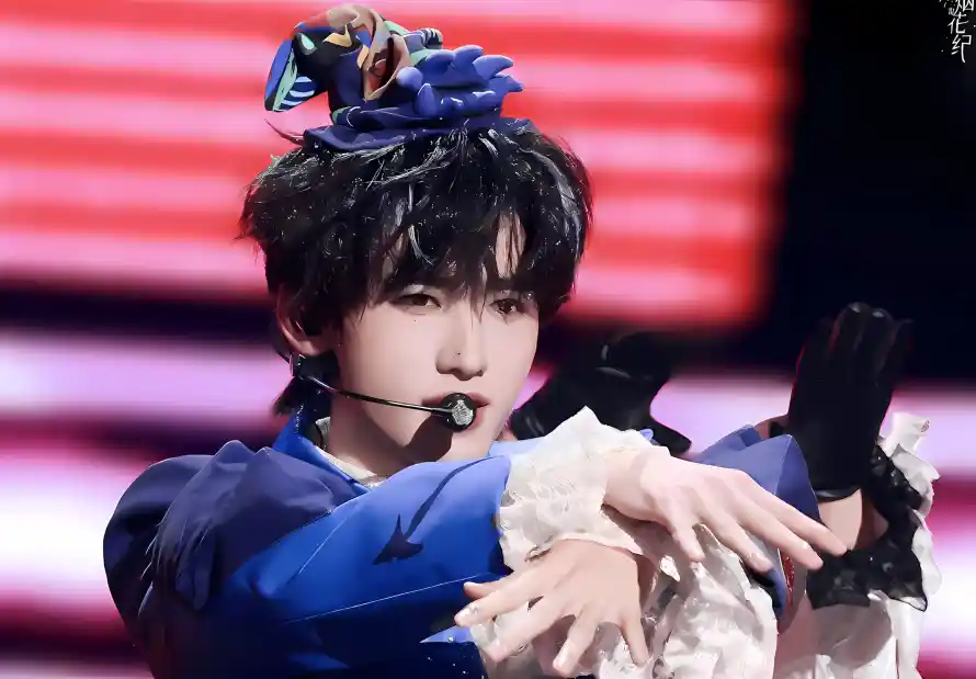 4k舞台壁纸 - 表演 - 宋亚轩 - 麦克风「哲风壁纸」 4k舞台壁纸 - 表演 - 宋亚轩 - 麦克风「哲风壁纸」