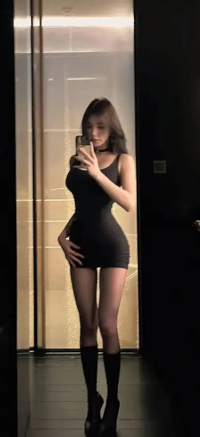 4k室内壁纸 - 美女 - 自拍 - 长靴「哲风壁纸」