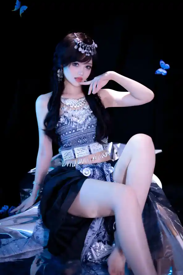 4k美女壁纸 - 苗族 - 银饰 - 少数民族「哲风壁纸」