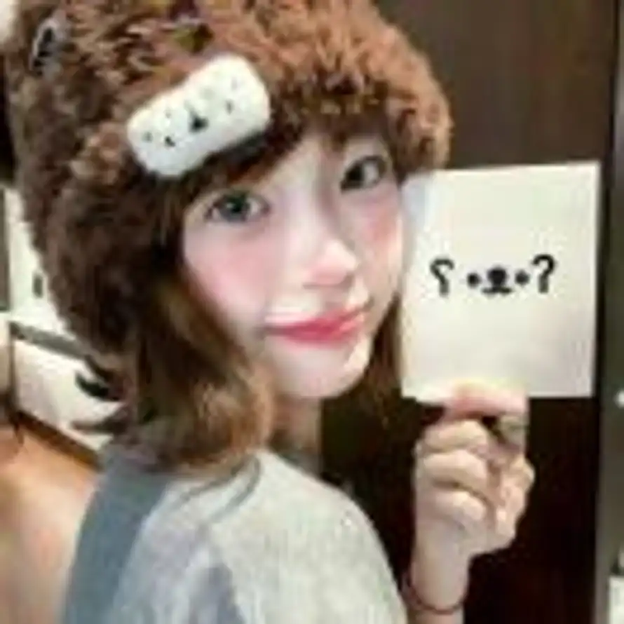 六月的用户头像 - 哲风壁纸