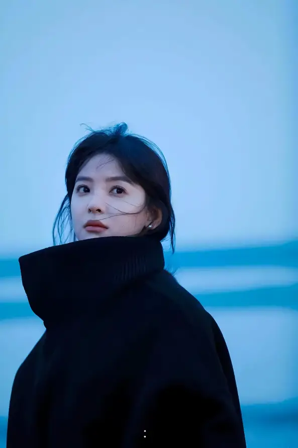 4k海边壁纸 - 海风 - 美女 - 冷色调「哲风壁纸」