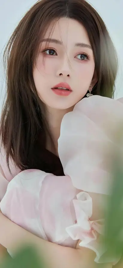 4k清新风格壁纸 - 甜美气质 - 粉色服饰 - 绿植元素「哲风壁纸」