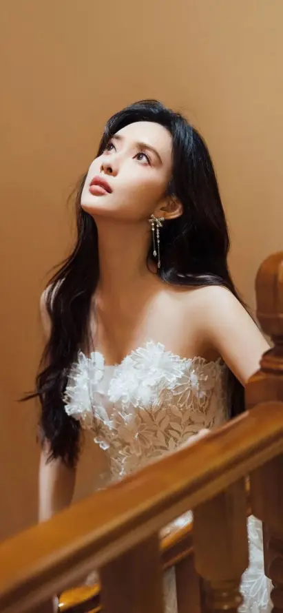 4k优雅壁纸 - 楼梯 - 迷人 - 白色礼服「哲风壁纸」