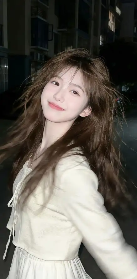 4k微笑壁纸 - 美女 - 街拍 - 长发「哲风壁纸」