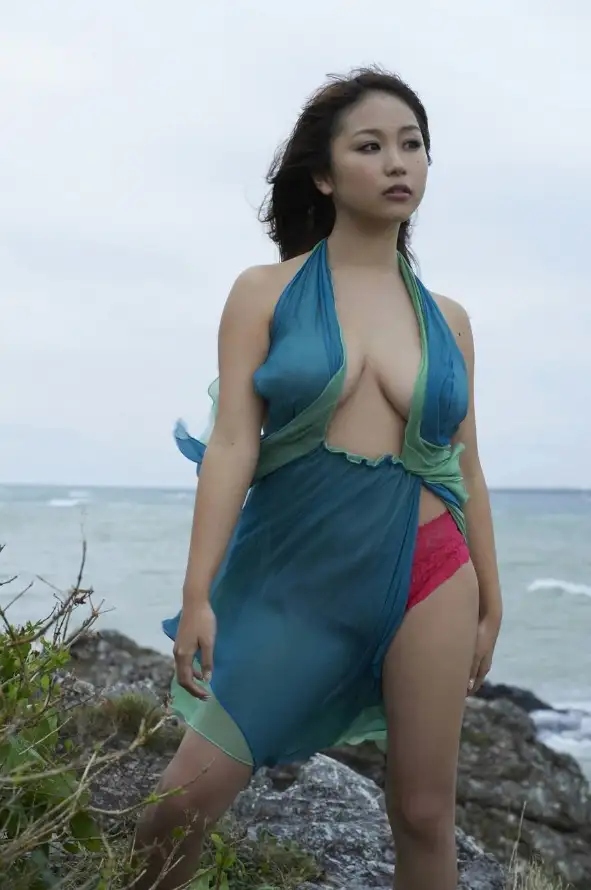 4k写真壁纸 - 岩石 - 海边 - 美女「哲风壁纸」