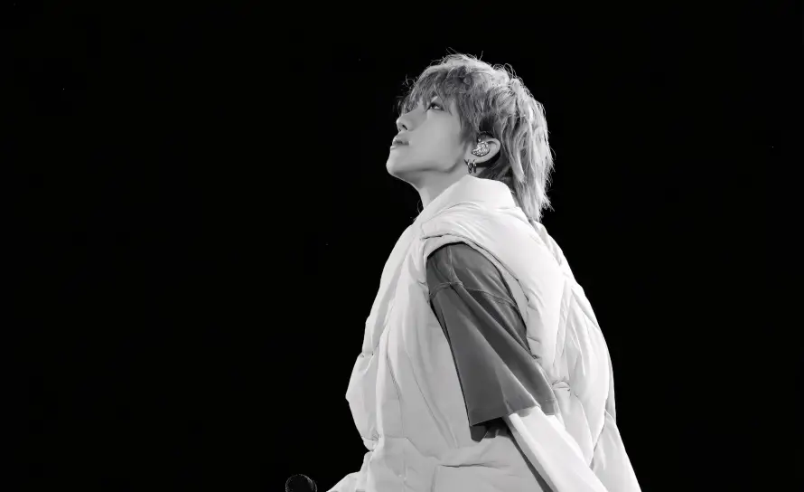 4k仰望壁纸 - 侧脸 - 光影 - 时尚「哲风壁纸」 4k仰望壁纸 - 侧脸 - 光影 - 时尚「哲风壁纸」