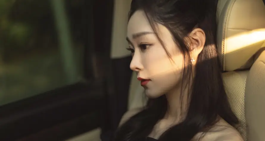 2k侧颜壁纸-人物写真壁纸和光影-侧颜特写免费下载「哲风壁纸」