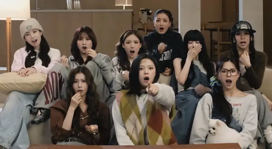 4k互动壁纸 - 休闲 - 女团 - 室内「哲风壁纸」