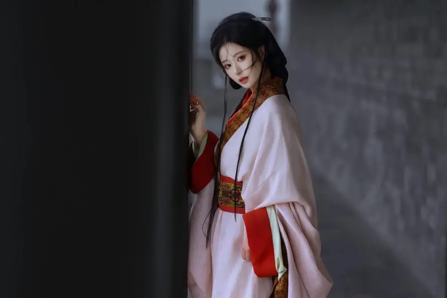 2k人物壁纸-粉色古装 - 侧身-红色装饰壁纸分享「哲风壁纸」