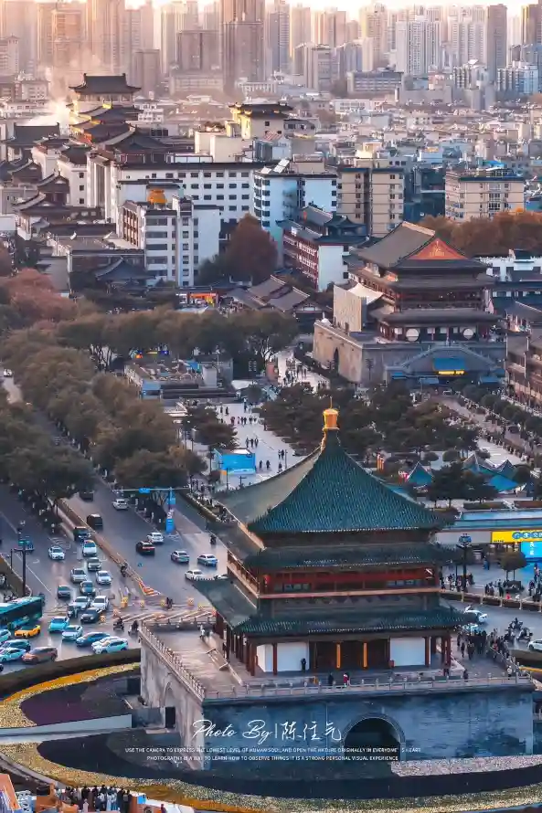 4k城市壁纸 - 秋景 - 街道 - 西安「哲风壁纸」